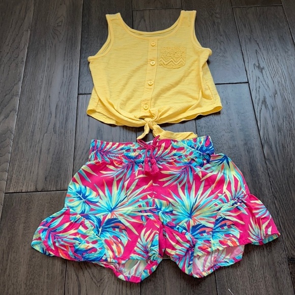 None Other - Toddler girl tropical shorts and mid drift shirt
